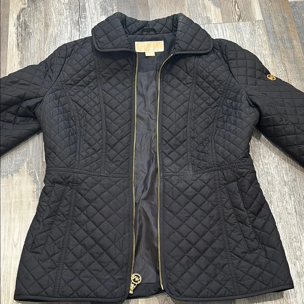 Michael Kors Women’s Black Quilted Puffer Jacket with Gold Zipper. Size Small - Picture 4 of 5